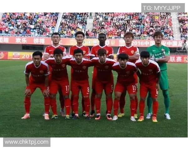 成都网球队在精英赛积分榜上以87分稳居第一名展现强劲实力